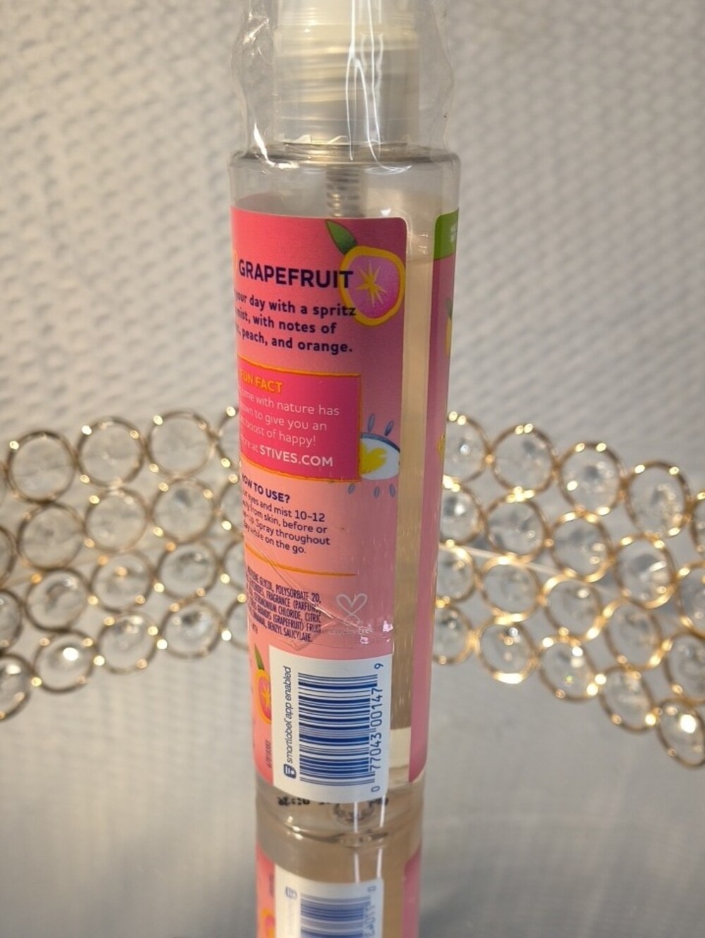 St Ives Hydrating Face Mist - Pink (Grapefruit Scent) - Picture 4 of 5